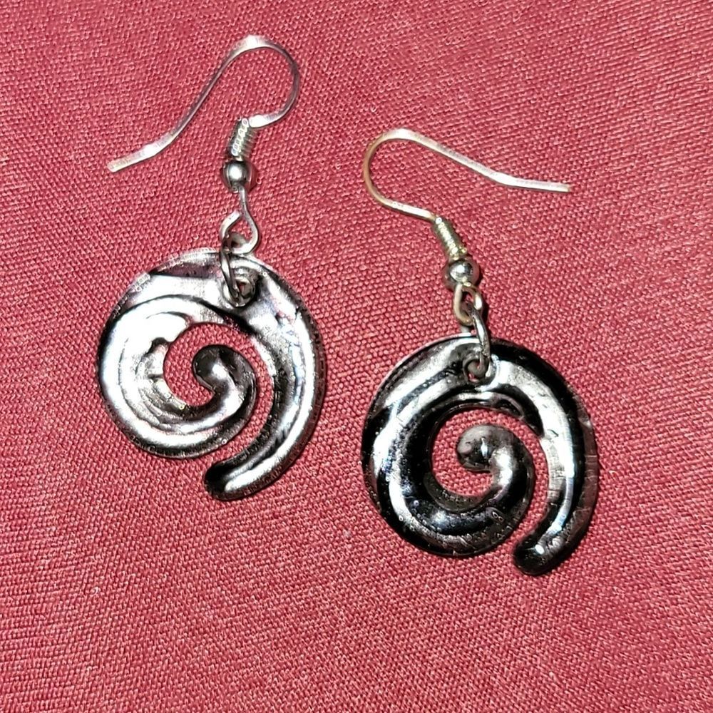 Cool Glass Silver And Black Swirl Earings